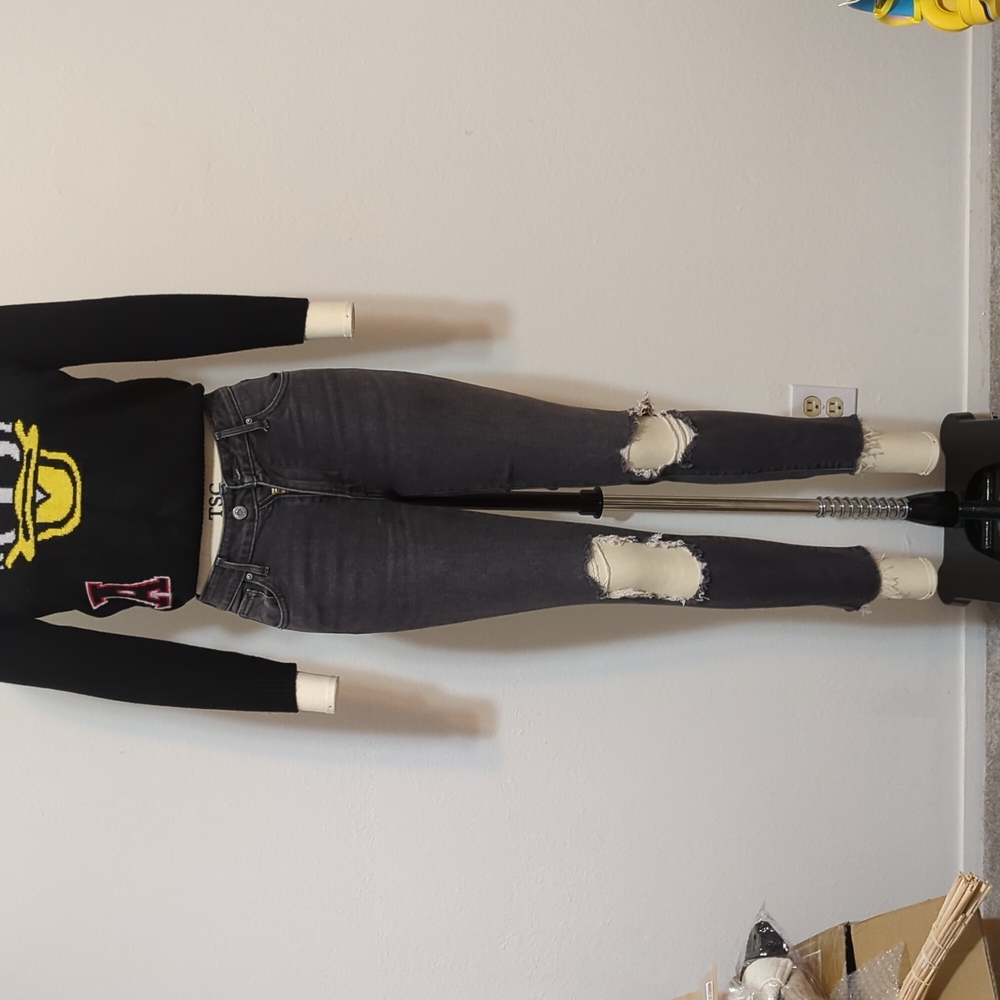 Black High waisted ripped 721 Levi's jeans.